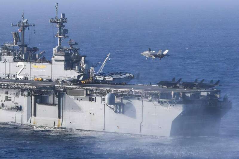 “埃塞克斯”号上进行F-35B战机起降训练