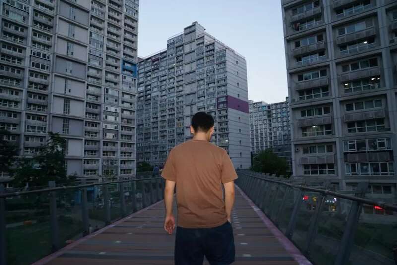 少年最怕的是开不起房，中年最怕的是买不起房